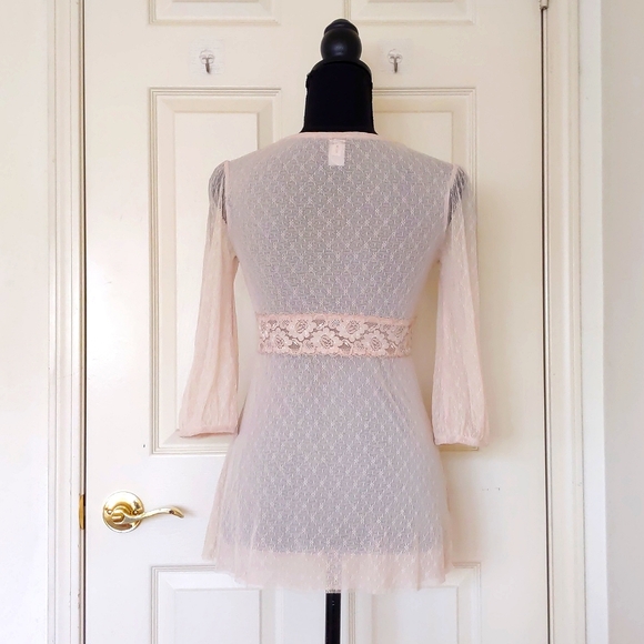 NWOT. Express 100% Nylon All Lace V-Neck Long Sleeve Blouse with Lining. - Picture 2 of 6